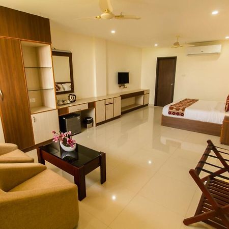 Отель Miracle Residency Kizhake Chalakudi Экстерьер фото