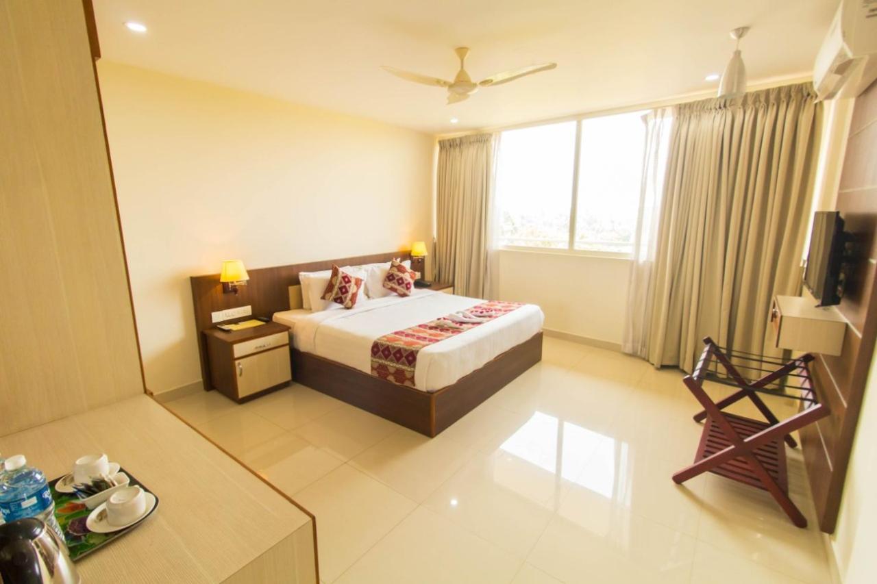 Отель Miracle Residency Kizhake Chalakudi Экстерьер фото