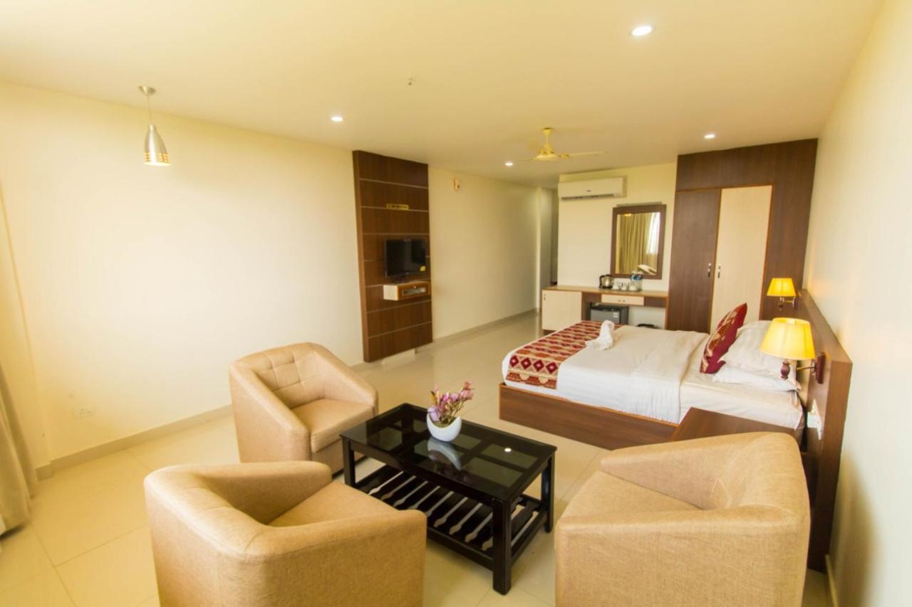 Отель Miracle Residency Kizhake Chalakudi Экстерьер фото