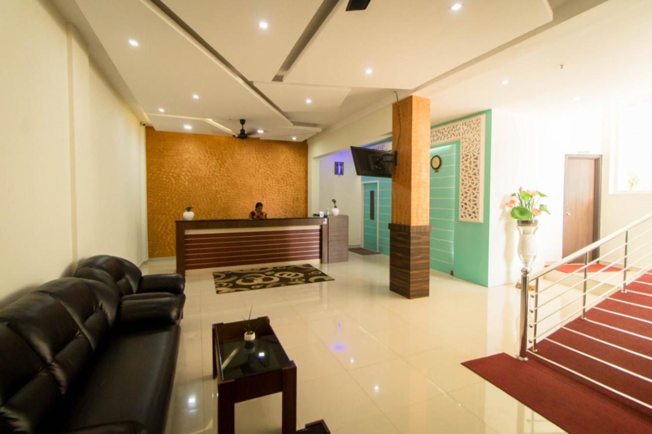 Отель Miracle Residency Kizhake Chalakudi Экстерьер фото