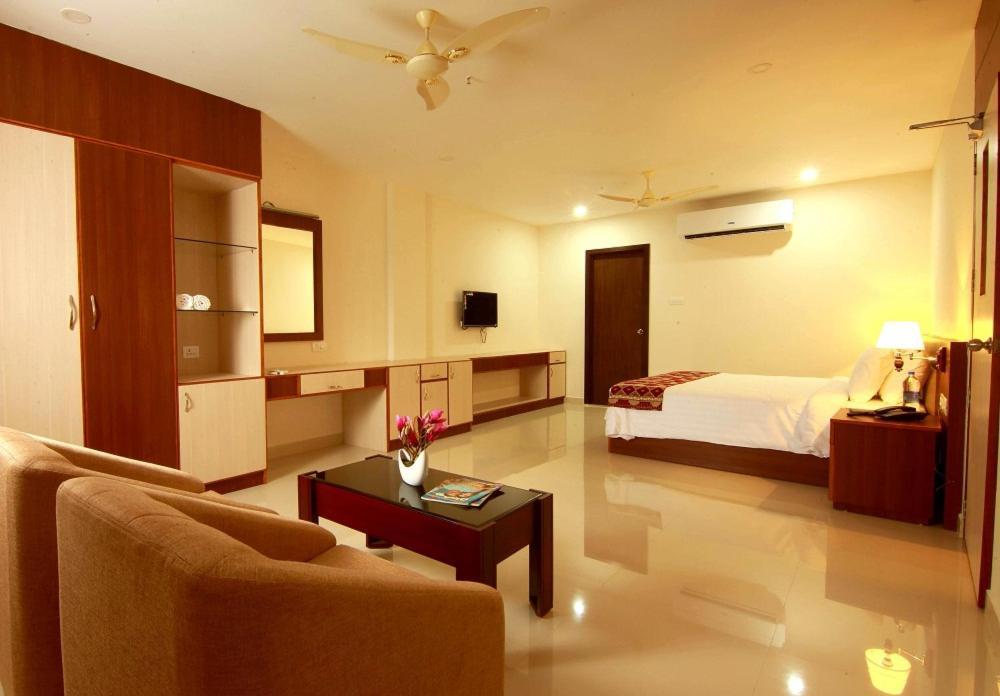 Отель Miracle Residency Kizhake Chalakudi Экстерьер фото